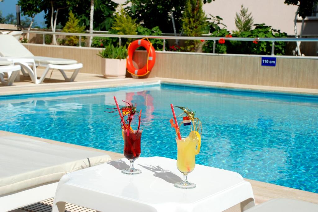 Bazén v ubytování Lara Diamond Hotel nebo v jeho okolí