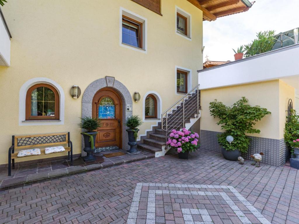 Budova, v ktorej sa apartmán nachádza