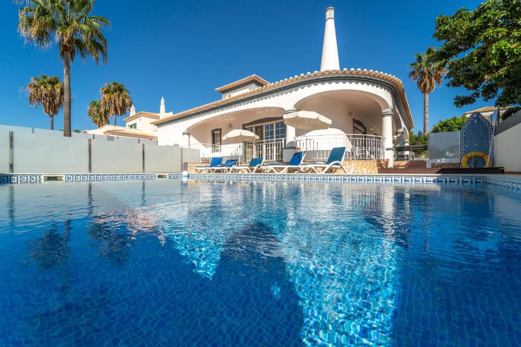 Πισίνα στο ή κοντά στο Villa Thetis by Atlantic Places