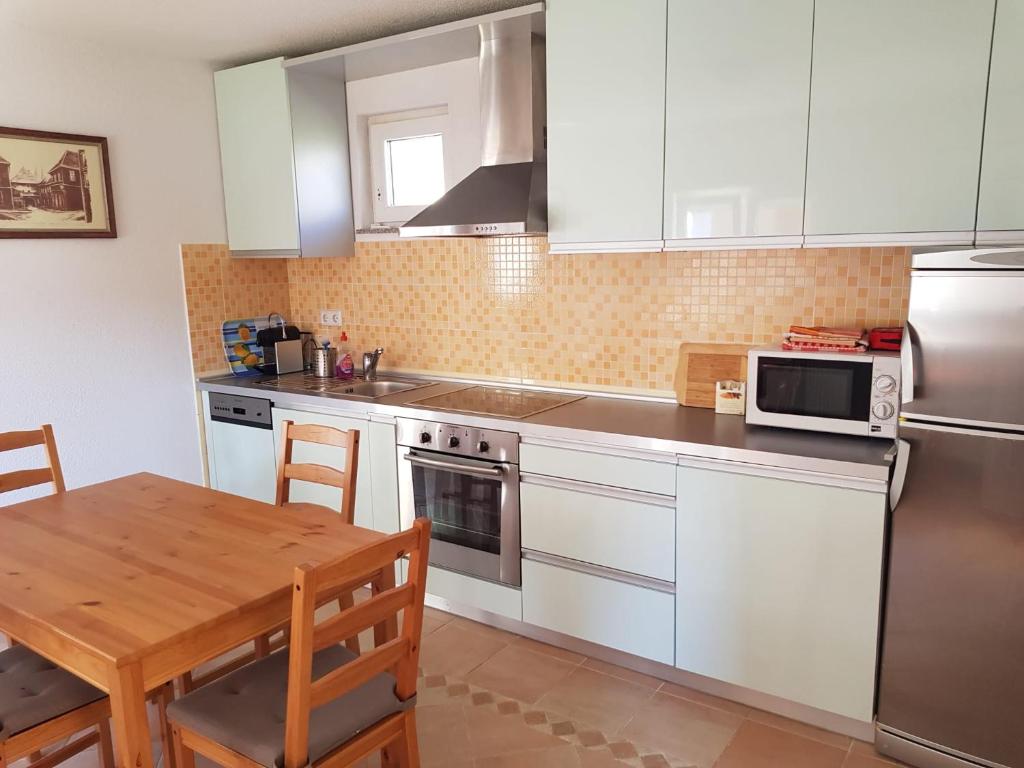Kuchyň nebo kuchyňský kout v ubytování Minihaus in Zagreb