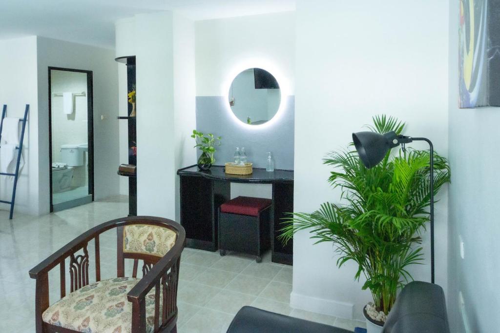 Posezení v ubytování BH Baan Paradise Hotel Patong