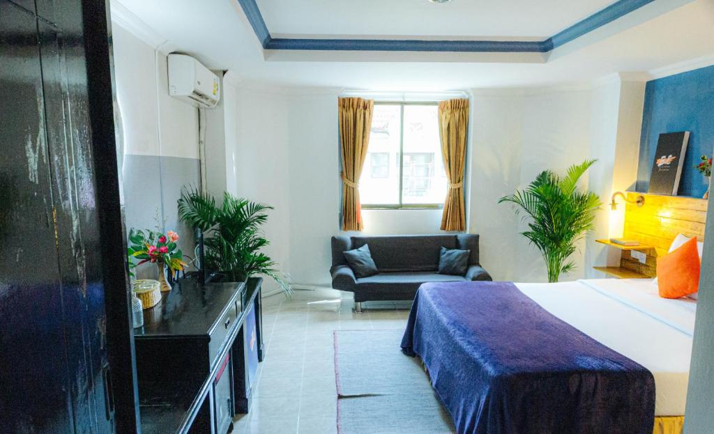 Postel nebo postele na pokoji v ubytování BH Baan Paradise Hotel Patong
