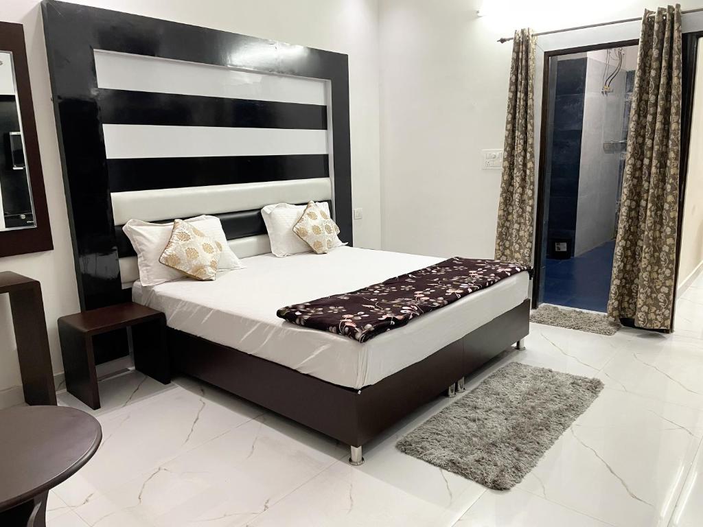 Malsi Hill View Homestays - 与露台的工作室