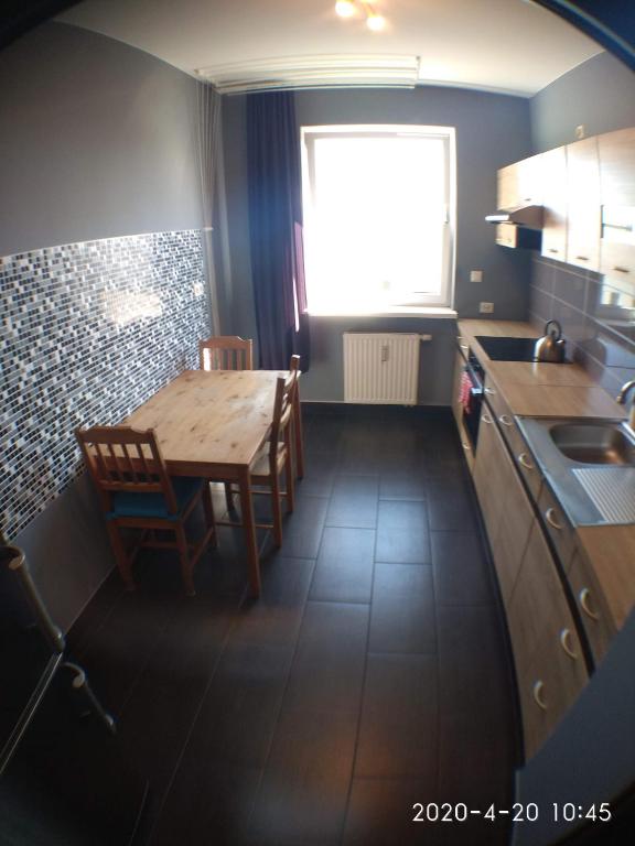 Kuchyňa alebo kuchynka v ubytovaní 2060 Zwycięstwa 5G - Tanie Pokoje w apartamencie - samodzielne zameldowanie - self check in