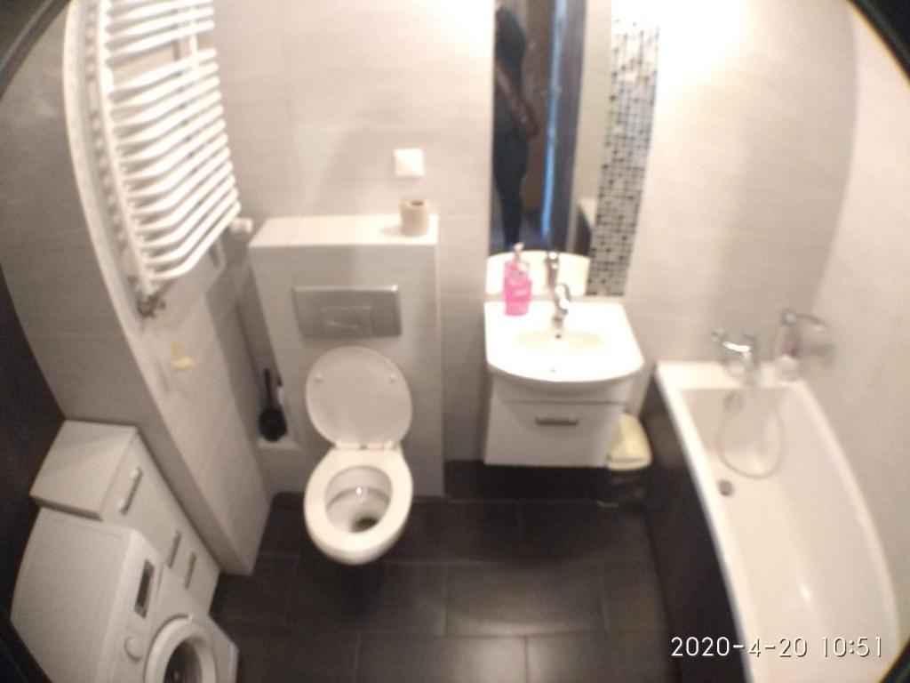 Kúpeľňa v ubytovaní 2060 Zwycięstwa 5G - Tanie Pokoje w apartamencie - samodzielne zameldowanie - self check in