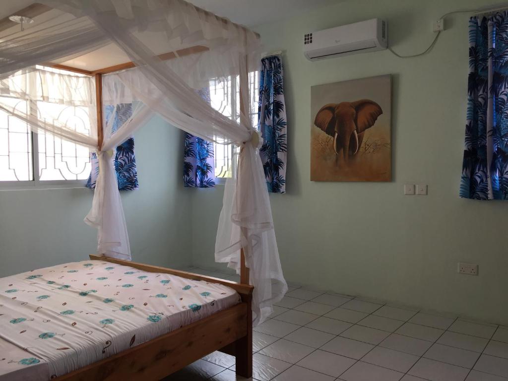 Postel nebo postele na pokoji v ubytování MASKANI Villa