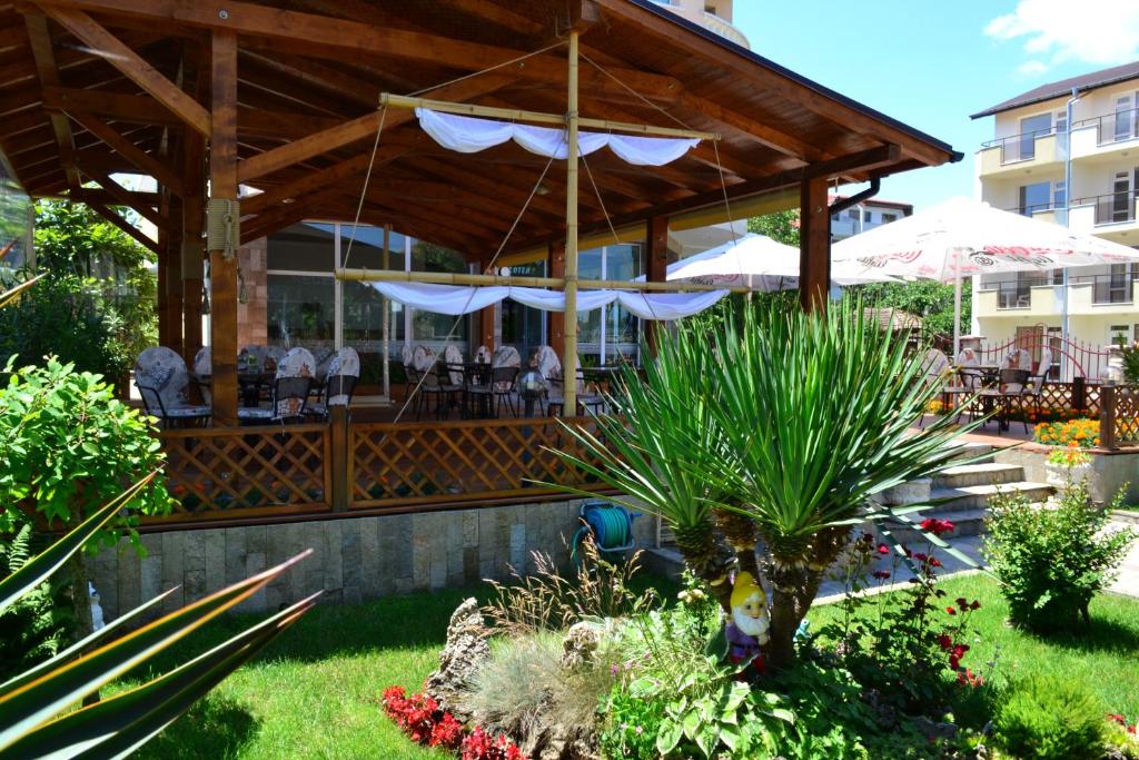 Zahrada ubytování Saint George Family Hotel