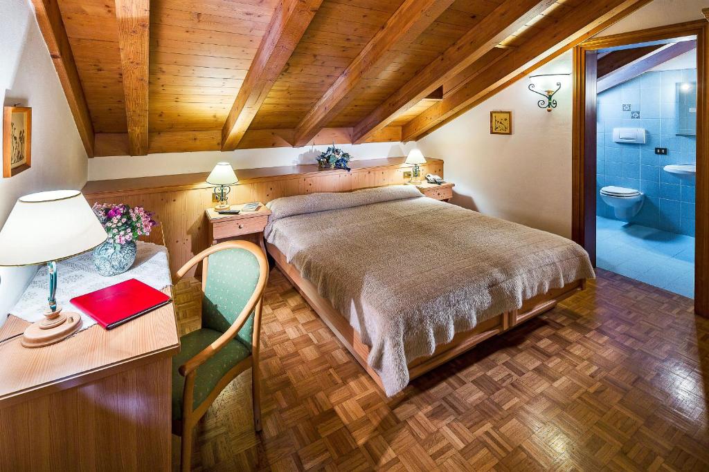 Кровать или кровати в номере Hotel Piccolo Pocol