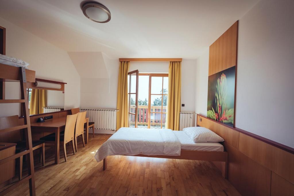 Pohorje Village Wellbeing Resort - Forest Hotel Videc - Habitación Gemela Con Balcón