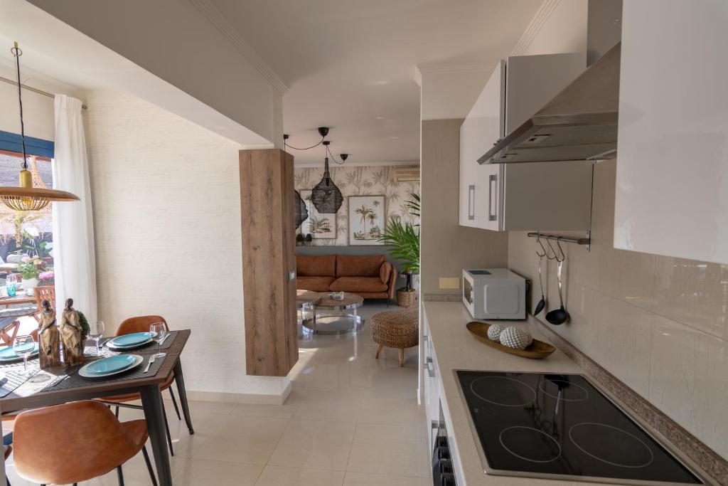 A kitchen or kitchenette at Villa Arai by Villalia
