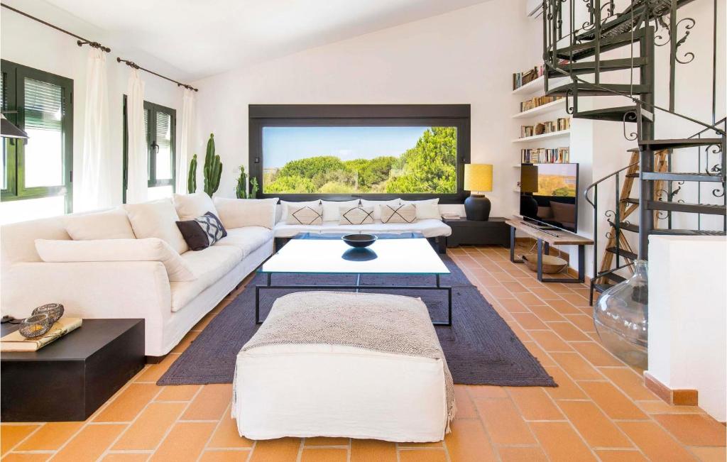 Awesome home in El Rompido with WiFi, Outdoor swimming pool and 3 Bedrooms