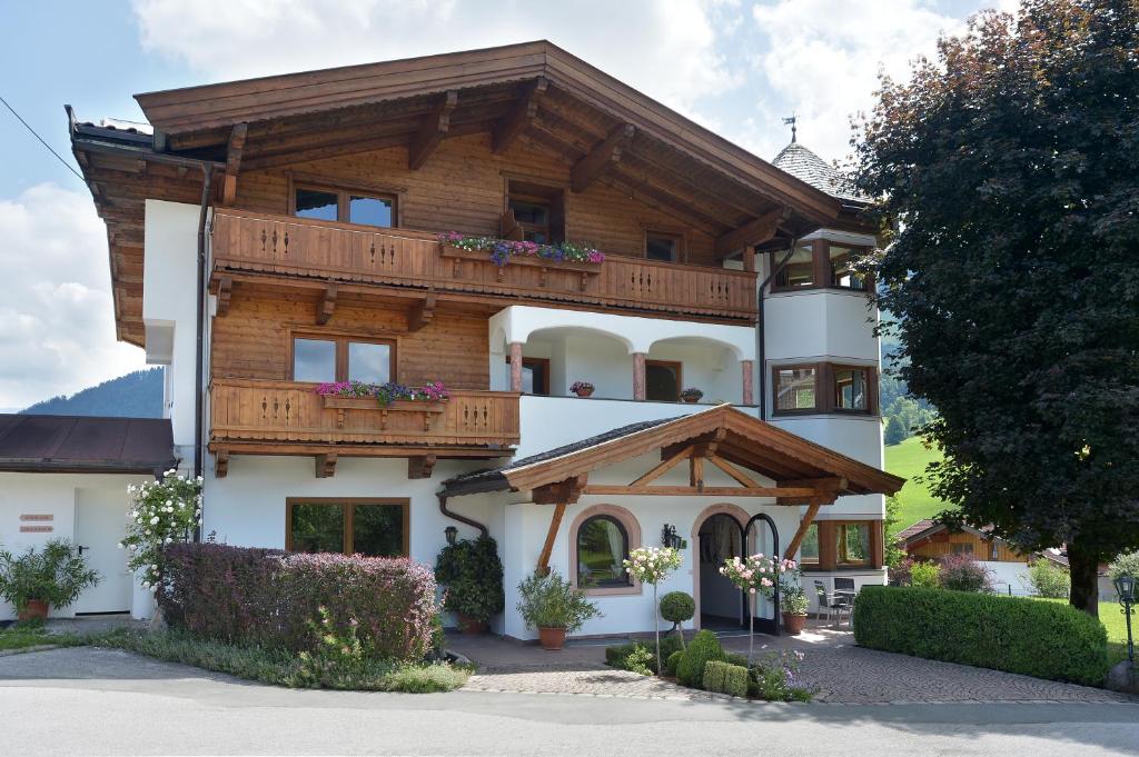 a large house with a wooden roof at Appartementhaus Fuchs in Itter