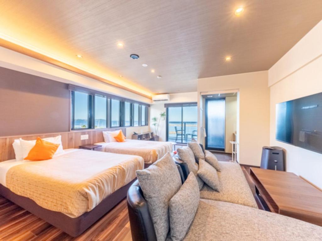 Postel nebo postele na pokoji v ubytování LiVEMAX RESORT Atami OCEAN