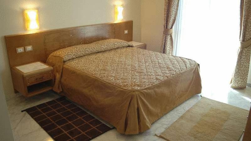 Łóżko lub łóżka w pokoju w obiekcie Antella Residence