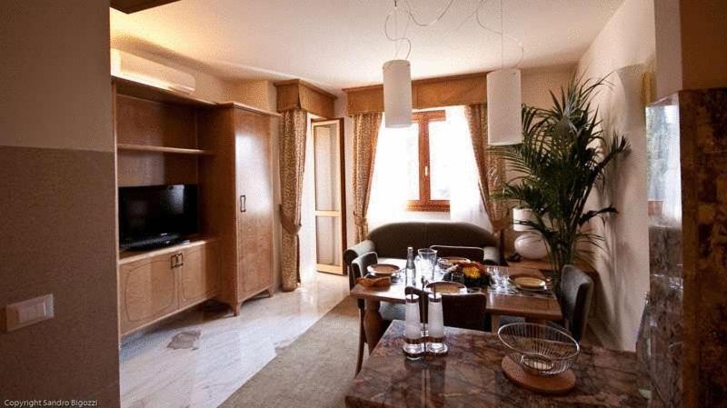 Telewizja i/lub zestaw kina domowego w obiekcie Antella Residence