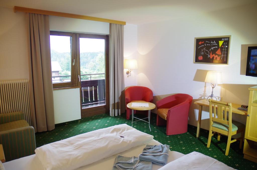 Letto o letti in una camera di Hotel Berghof
