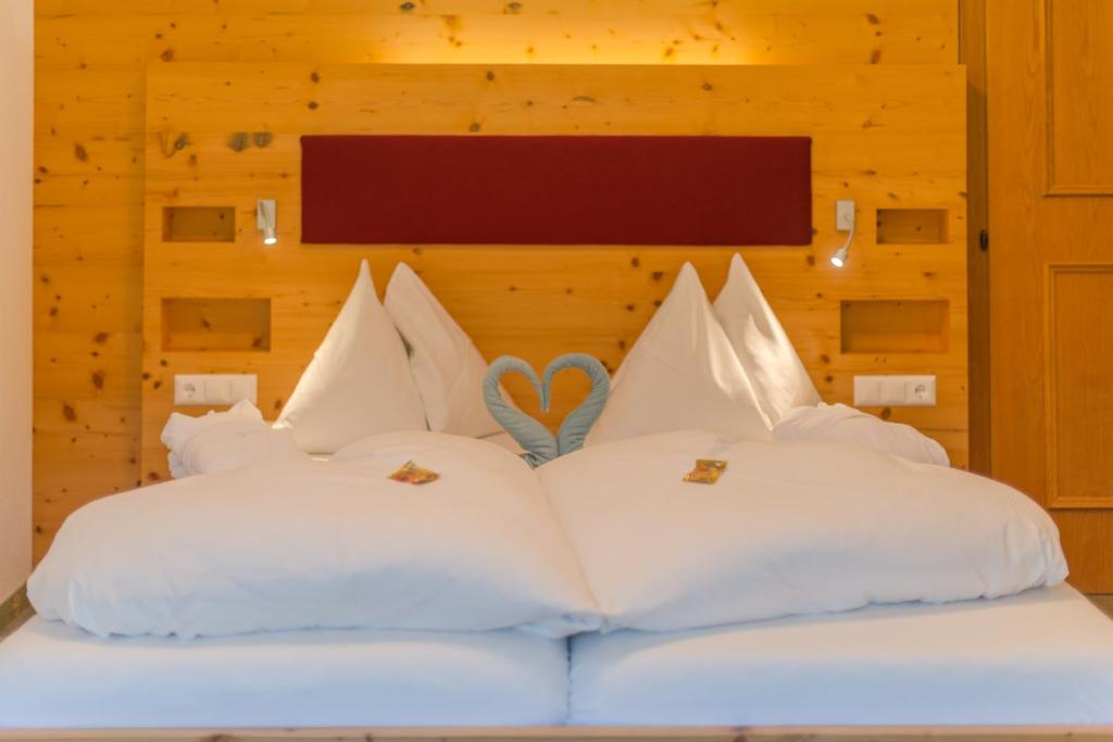 Letto o letti in una camera di Hotel Berghof