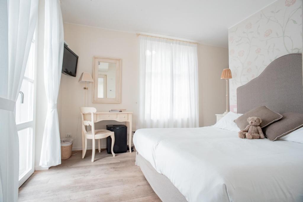Łóżko lub łóżka w pokoju w obiekcie Hotel Villa Aurora