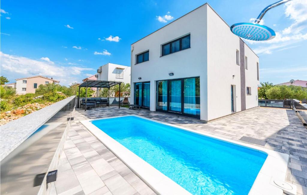 Πισίνα στο ή κοντά στο Beautiful Home In Srima