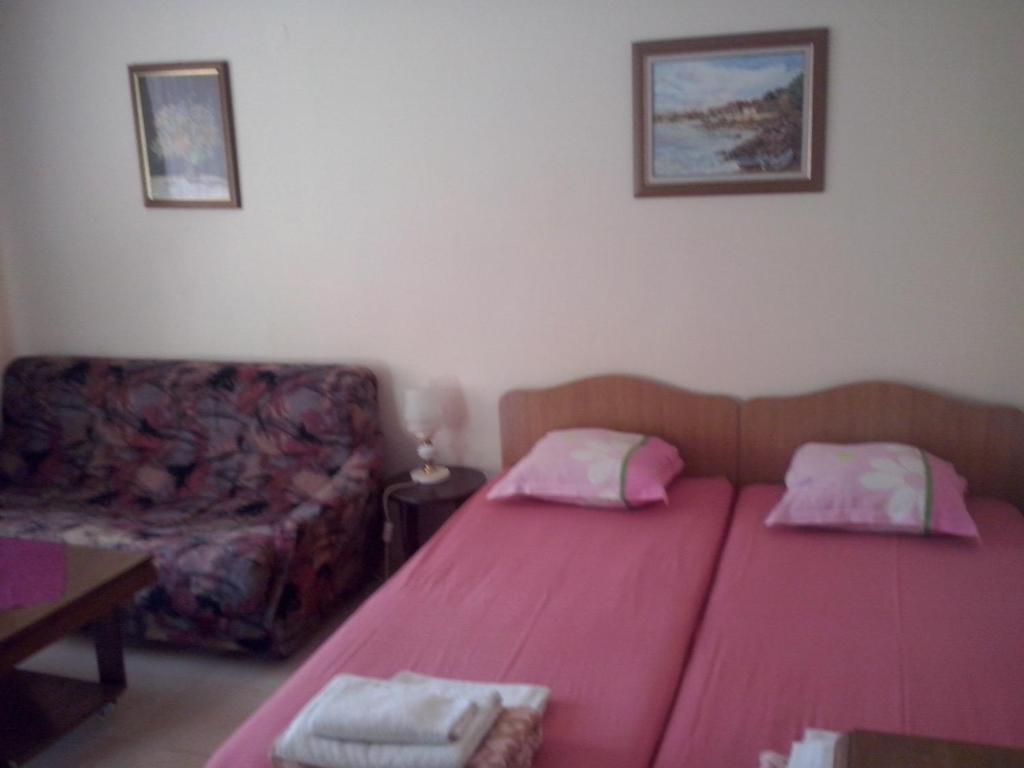 Tempat tidur dalam kamar di Guest House Preslav