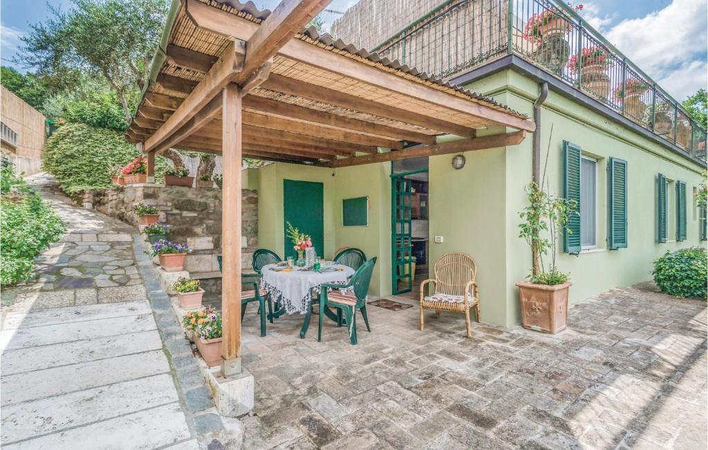 The building in which the holiday home is located