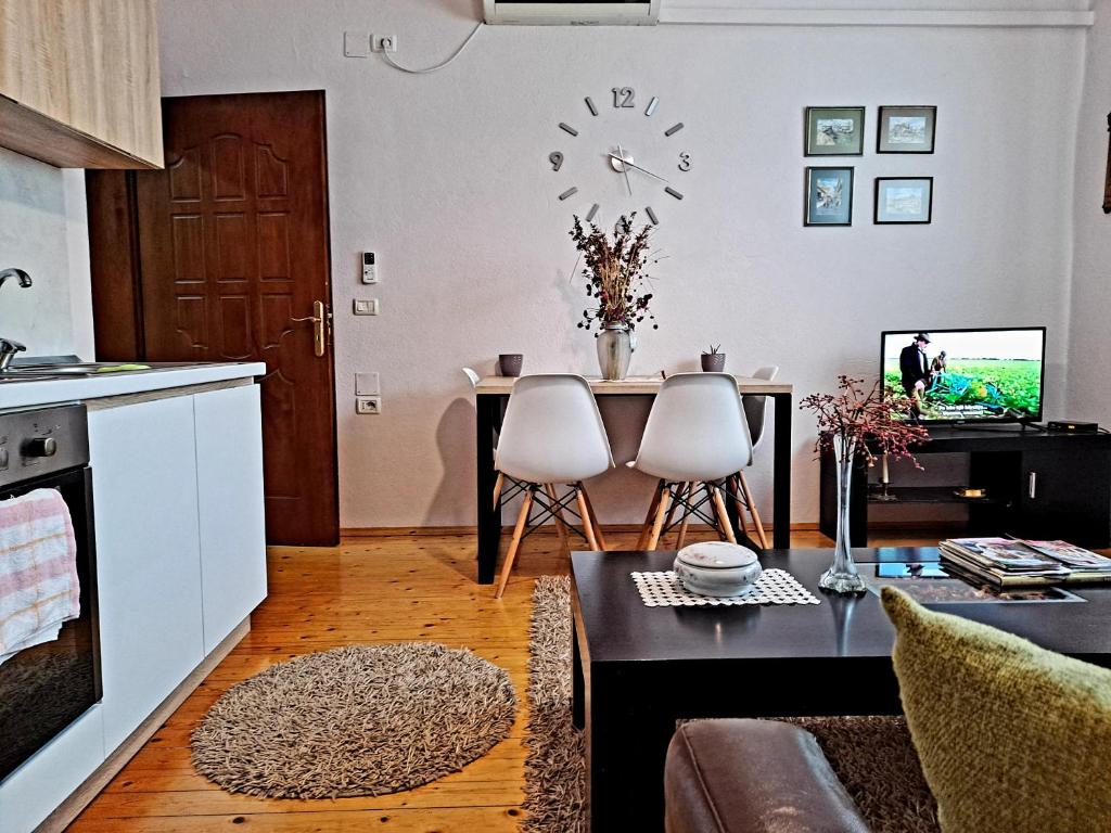 TV a/nebo společenská místnost v ubytování All Seasons Apartments - Free Parking & City Center