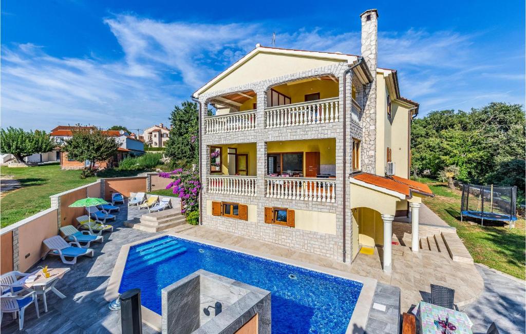 Amazing Home In Medulin