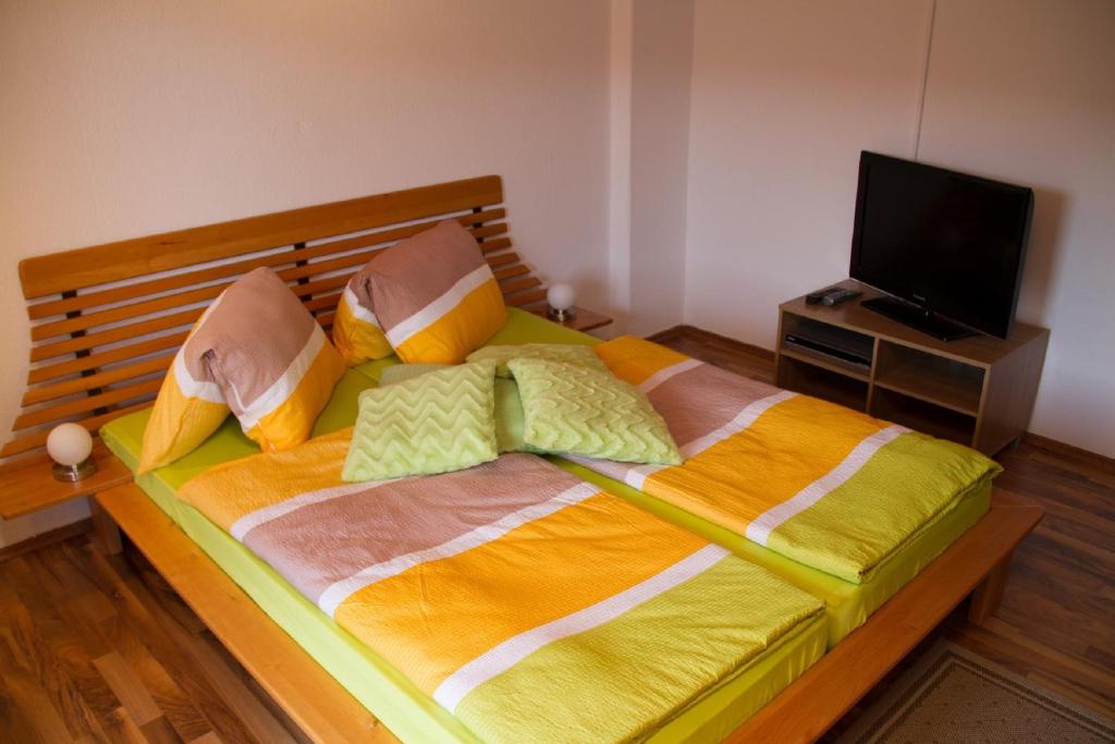 Postel nebo postele na pokoji v ubytování FEWO Wonta am Ossiachersee
