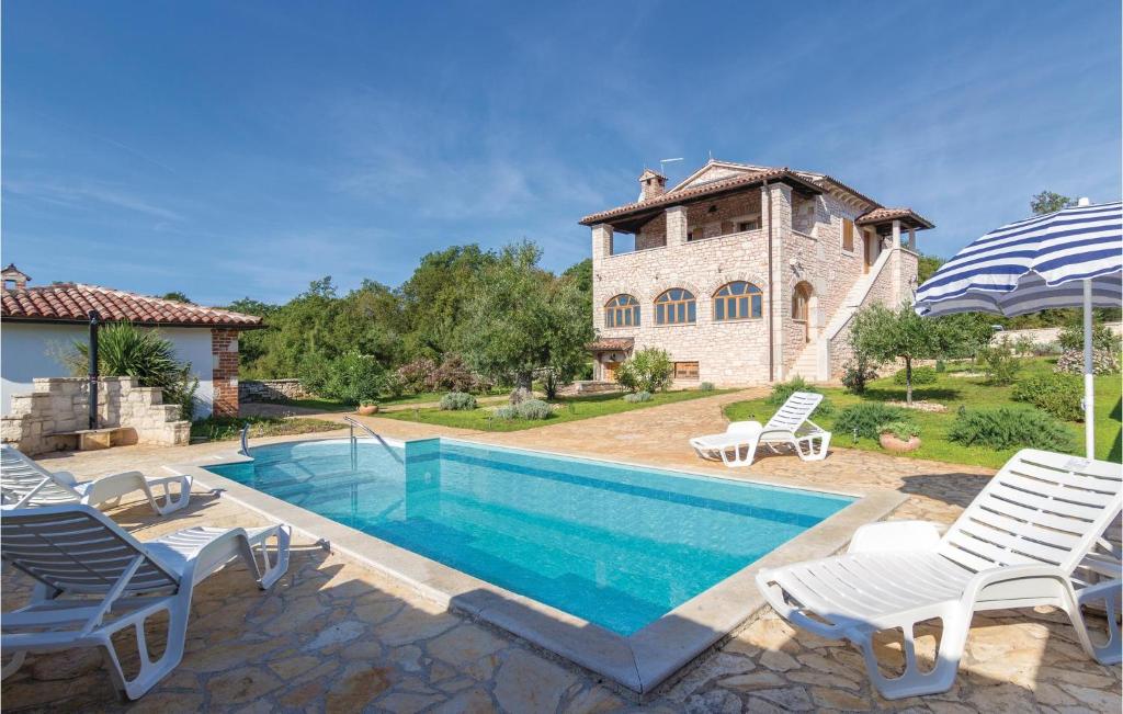 a villa with a swimming pool and a house at Nice Home In Baderna With House A Panoramic View in Baderna