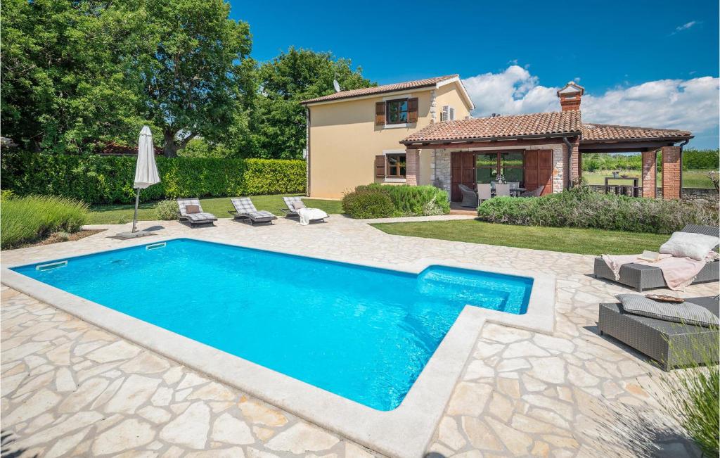 a swimming pool in the backyard of a house at Lovely Home In Vosteni With Outdoor Swimming Pool in Vošteni