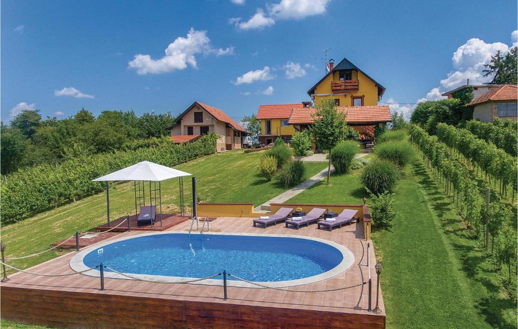a swimming pool in a yard with a house at Amazing Home In Varazdinske Toplice With 3 Bedrooms, Outdoor Swimming Pool And Sauna in Varaždinske Toplice