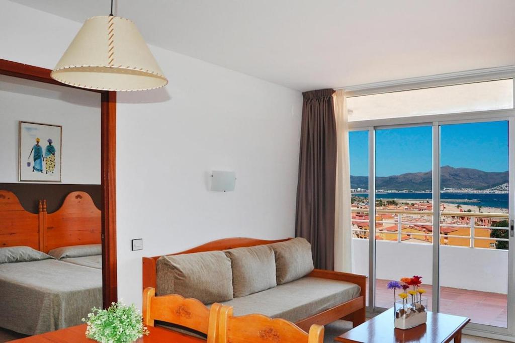 Apart Hotel Xons Platja, Empuriabrava, Spain - Booking.com