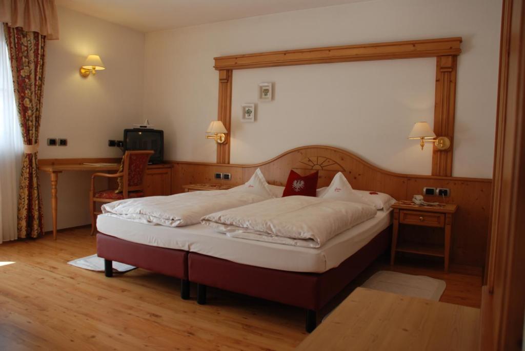 Postel nebo postele na pokoji v ubytování Hotel Flora