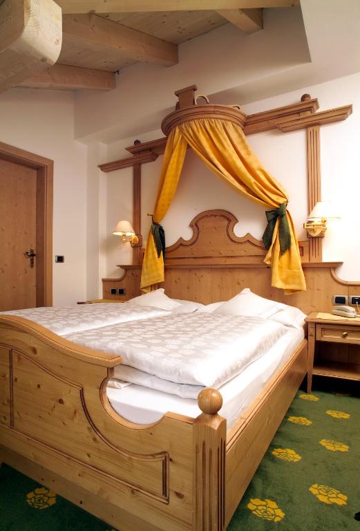 Postel nebo postele na pokoji v ubytování Hotel Flora