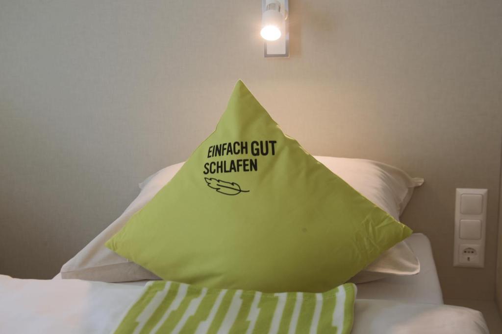 Postel nebo postele na pokoji v ubytování Smart Motel