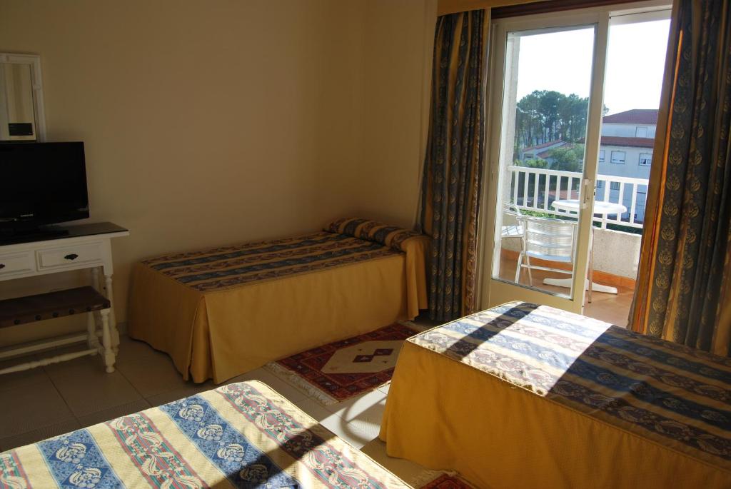 Hotel Ton - Economy Family Room