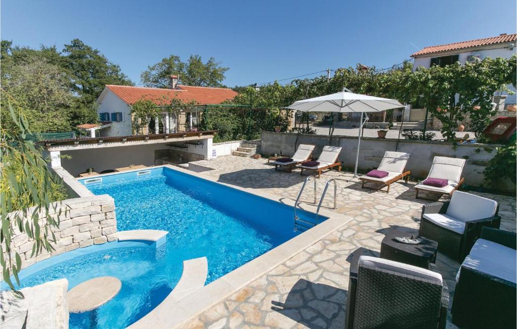 Bazén v ubytování Nice Home In Snasici With 3 Bedrooms, Wifi And Outdoor Swimming Pool nebo v jeho okolí