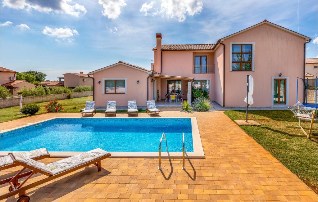 a house with a swimming pool in front of a house at Pet Friendly Home In Valtura With Wifi in Valtura