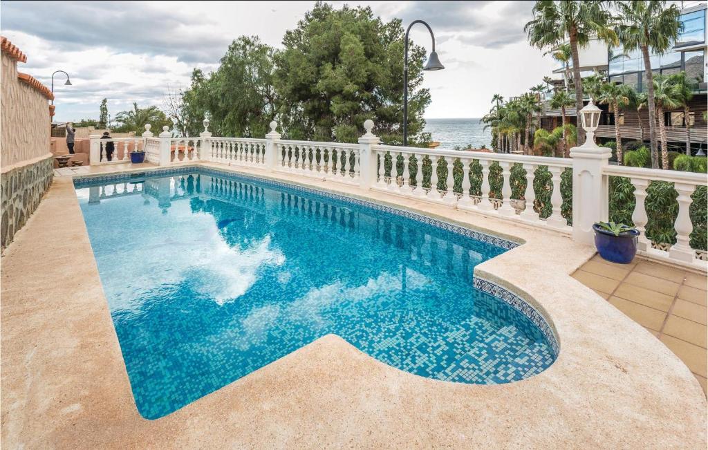 una piscina con recinzione bianca e oceano di Amazing Home In Altea With Outdoor Swimming Pool ad Altea