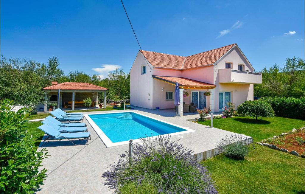 a house with a swimming pool in a yard at Amazing Home In Dugopolje With Wifi in Dugopolje
