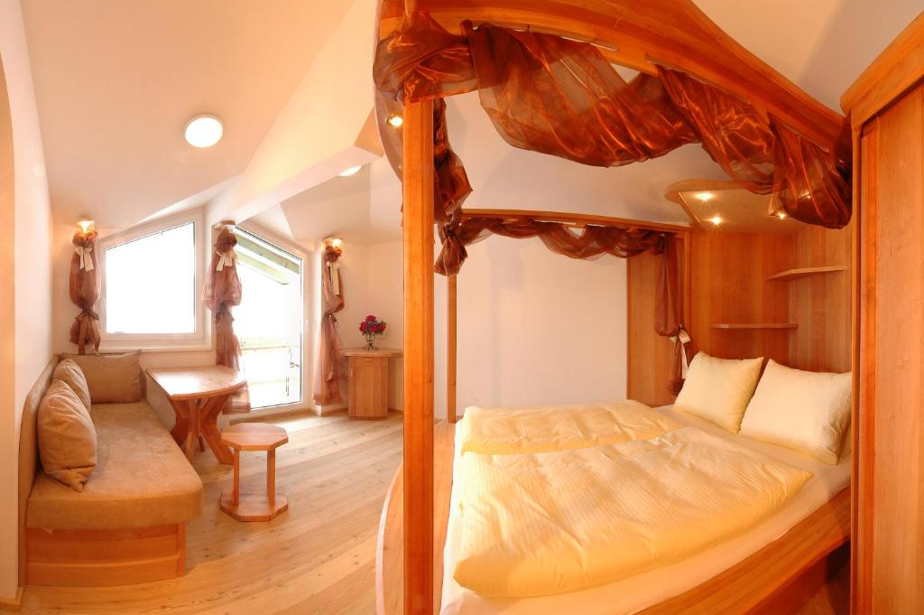 Postel nebo postele na pokoji v ubytování Bed & Breakfast Landhaus Strasser