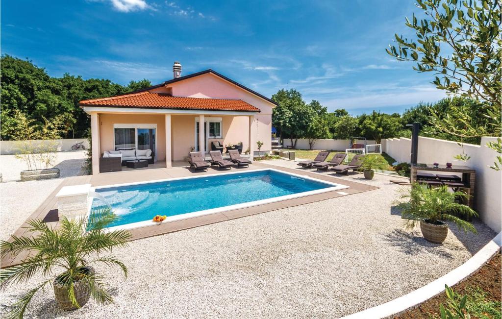 3 Bedroom Pet Friendly Home In Pula