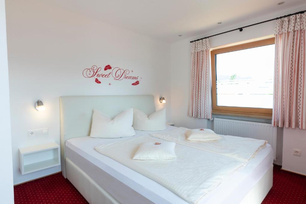 Postel nebo postele na pokoji v ubytování Hotel Garni Bergidyll - adults only