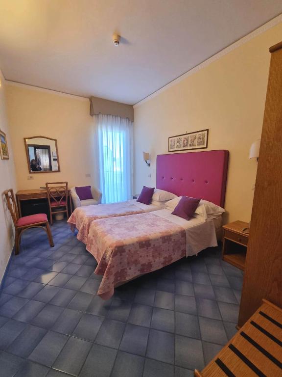 Postel nebo postele na pokoji v ubytování Hotel Girasole