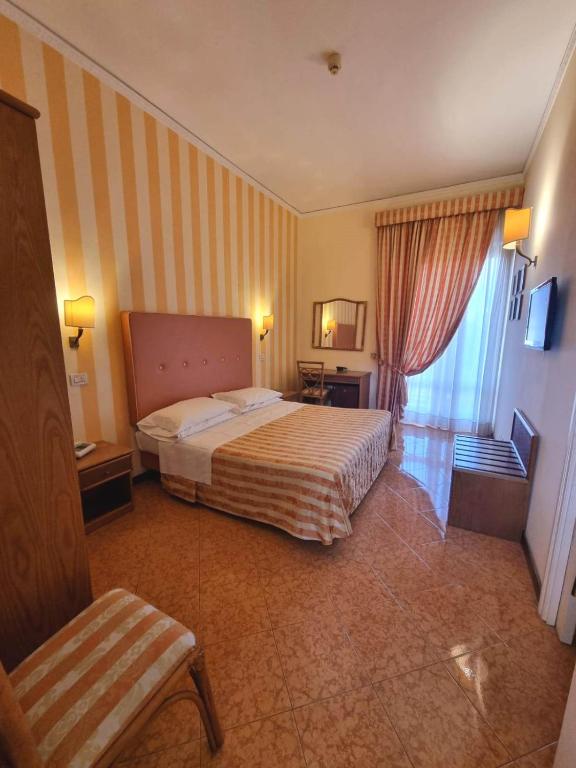 Postel nebo postele na pokoji v ubytování Hotel Girasole