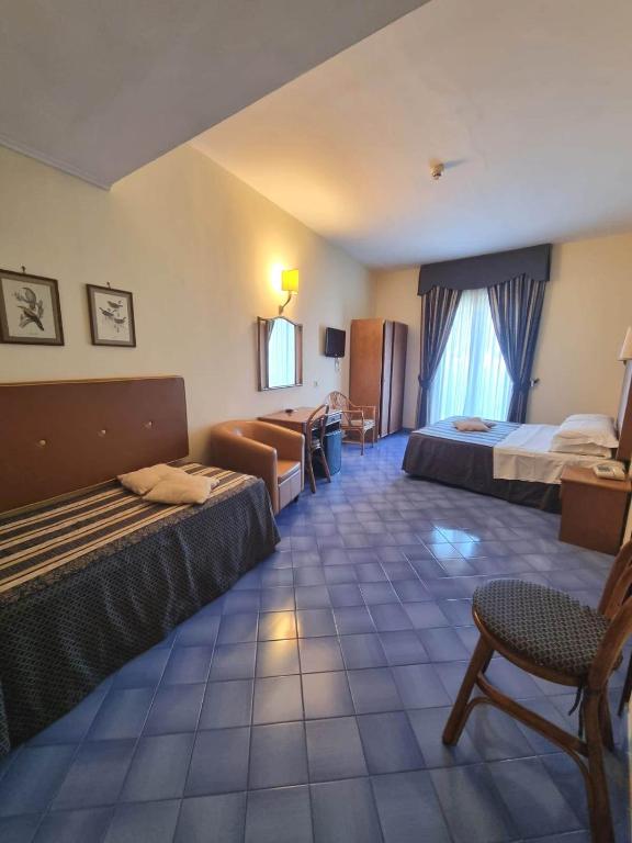Postel nebo postele na pokoji v ubytování Hotel Girasole