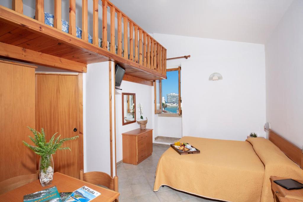 Postel nebo postele na pokoji v ubytování Hotel Punta San Francesco