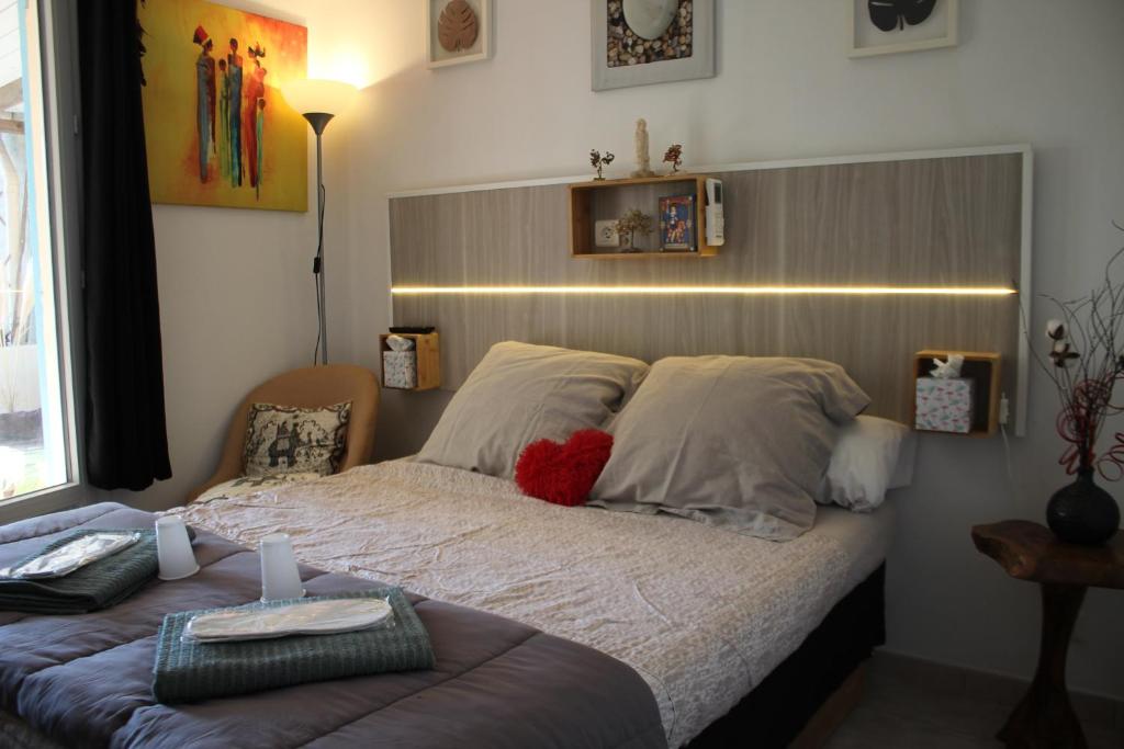 a bedroom with a bed with two pillows on it at Philippe & Marie, A louer Petite Chambre chez l'habitant avec terrasse dans Villa, au pied du Luberon in Cucuron