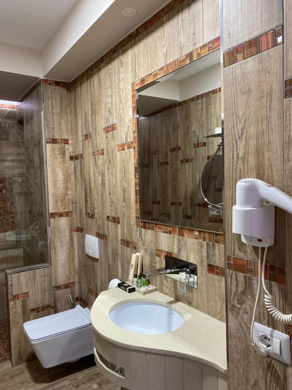 New W Hotel - Image 2