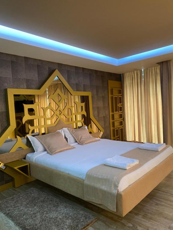 New W Hotel - Image 5